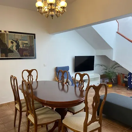 Διαμέρισμα Cozy 3 Bedroom Townhouse *