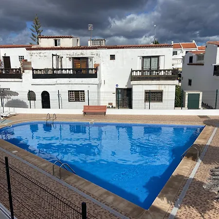 Διαμέρισμα Cozy 3 Bedroom Townhouse